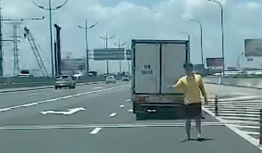 Tại sao dừng xe trên cao tốc vì sự cố nhưng tài xế vẫn bị phạt nặng, trừ điểm GPLX?