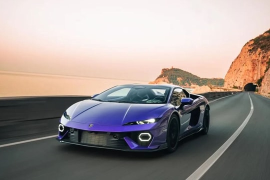 CEO Lamborghini: Siêu xe điện chưa thể thay thế cảm xúc của động cơ xăng