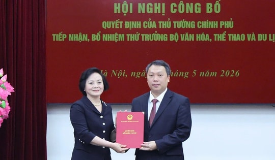 Trao quyết định tiếp nhận, bổ nhiệm ông Nguyễn Huy Dũng giữ chức Thứ trưởng Bộ VHTT&DL