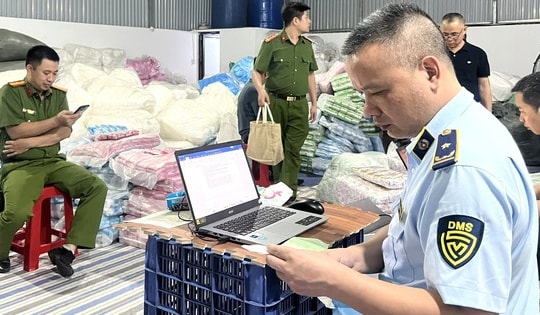 Hàng chục nghìn gói băng vệ sinh giả thương hiệu nổi tiếng bán ra thị trường