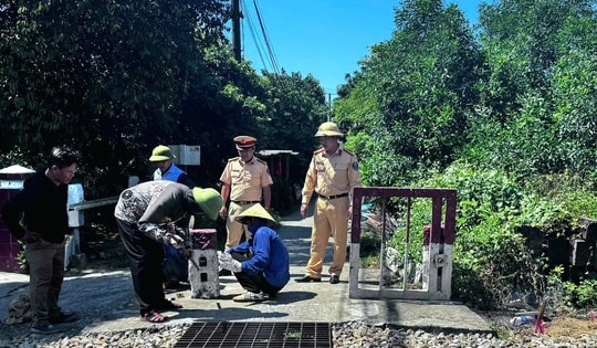 Đóng lối đi tự mở qua đường sắt sau vụ tai nạn thương tâm ở Huế