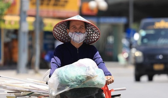 Kỷ lục nắng nóng ở Hà Nội bị phá vỡ khi nhiệt độ trạm khí tượng lên đến 41.1 độ