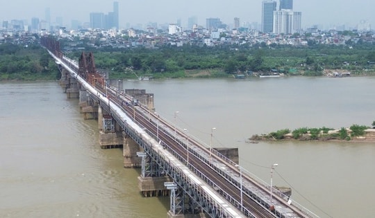 Giao thông trên cầu Long Biên sắp được lưu thông