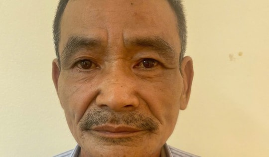 Bị kiểm tra nồng độ cồn, người đàn ông dí dao vào cổ công an