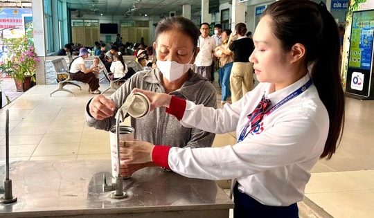 Nắng nóng hơn 40 độ C, bệnh viện tăng cường chống nóng cho người bệnh