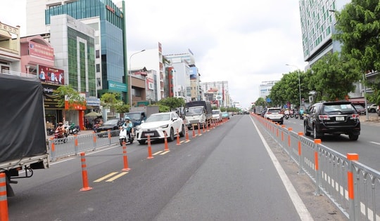 TPHCM thử nghiệm dải phân cách tự động để giảm ùn tắc cửa ngõ sân bay