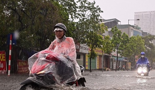 Mưa dông diện rộng sau chuỗi ngày nắng nóng kỷ lục