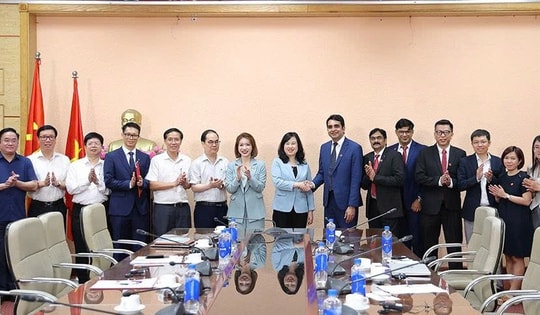 Bộ trưởng Bộ Y tế Đào Hồng Lan tiếp, làm việc với Lãnh đạo cấp cao Tập đoàn Hetero Labs Limited, Ấn Độ
