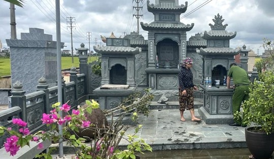 Gã đàn ông mắc bệnh tâm thần đập phá nhiều ngôi mộ ở nghĩa trang