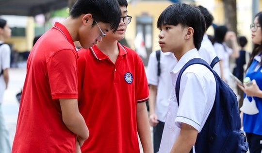 Thí sinh Hà Nội làm thủ tục thi lớp 10 hôm nay cần lưu ý quy định bắt buộc