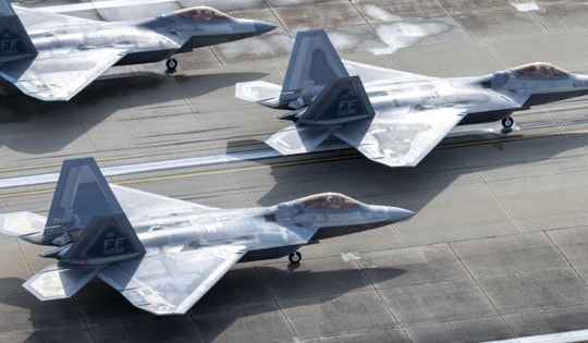Mỹ dàn phi đội F-22 lớn nhất ở Bắc Cực để đối phó Nga