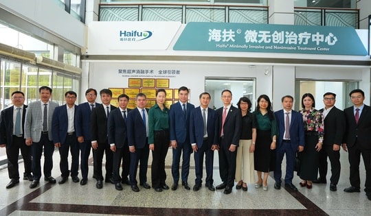 Đoàn công tác Bộ Y tế Việt Nam thăm và làm việc tại Bệnh viện Trung tâm TP Toại Ninh và cơ sở nghiên cứu công nghệ y học siêu âm của Trung Quốc