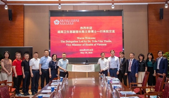 Bộ Y tế Việt Nam trao đổi kinh nghiệm phát triển y dược cổ truyền tại thành phố Thành Đô