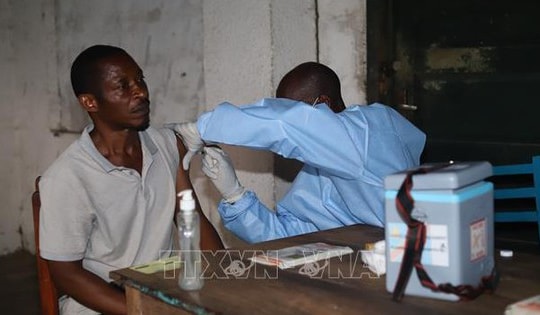 Quốc tế khẩn cấp tăng viện trợ giúp CHDC Congo chống Ebola