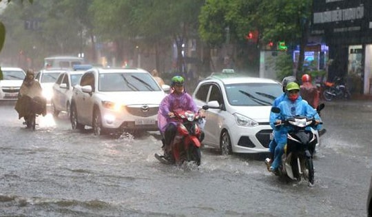 Mưa dông nhiều khu vực trên cả nước trước khi bước vào đợt nắng nóng dài ngày