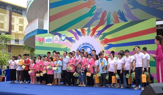 Lan tỏa yêu thương đến trẻ em yếu thế tại 'Ngày hội kết nối nhân ái vì trẻ em' ở Hà Nội