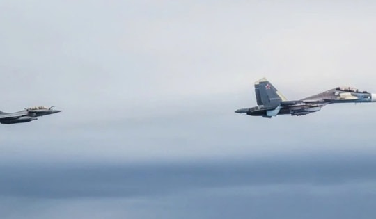 Tiêm kích Rafale Pháp và Su-30SM2 Nga 'so găng' trên bầu trời Baltic