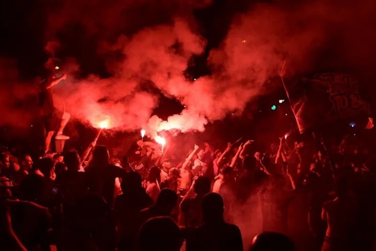 Thủ đô nước Pháp chìm trong hỗn loạn sau chức vô địch châu Âu của PSG