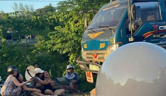 Tai nạn giao thông nghiêm trọng ở Huế, một cháu bé tử vong thương tâm