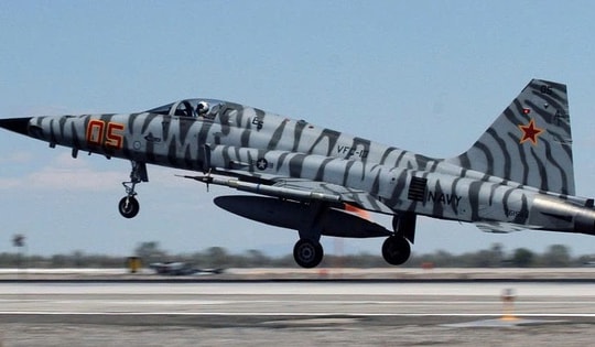 Vì sao Hải quân Mỹ buộc phải cho loạt tiêm kích F-5 Tiger II 'về hưu'?