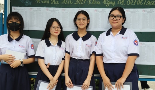 TPHCM: Phụ huynh thấp thỏm, thí sinh quyết tâm trong kỳ thi lớp 10 lớn nhất từ trước tới nay