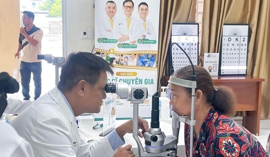 Bệnh viện Mắt Á Châu tầm soát bệnh lý mắt cho người dân Long Hải