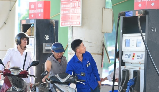 Ngày đầu xăng E10 chính thức bán ra thị trường