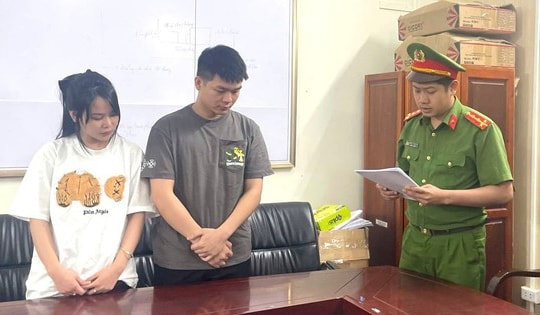 Hơn 5.000 bộ quần áo may gia công được 'hóa trang' thành các thương hiệu nổi tiếng bán trên TikTok
