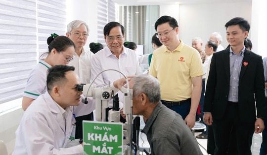 Khoảng 2 triệu người Việt mù lòa, chủ yếu do đục thủy tinh thể