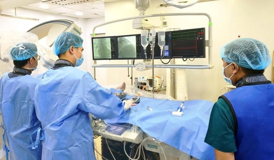 Hút thuốc lá nhiều năm, người đàn ông 45 tuổi suýt tử vong vì tắc cùng lúc 2 mạch vành nuôi tim
