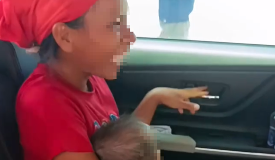 Thông tin mới vụ người mẹ cùng 2 con nhỏ đi bộ dọc quốc lộ nhiều ngày giữa nắng gắt