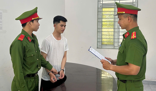 Bắt quản lý quán Phố Hòa Xuân chiếm đoạt gần 900 triệu đồng