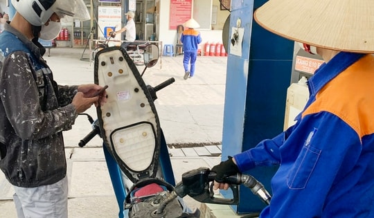 Giá xăng dầu đồng loạt giảm, E5RON92 giảm hơn 1.400 đồng/lít
