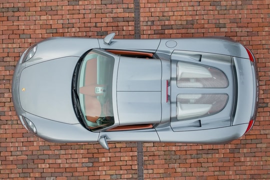 Siêu xe Porsche hơn 21 tỷ đồng nằm ngoài danh sách dùng xăng E10