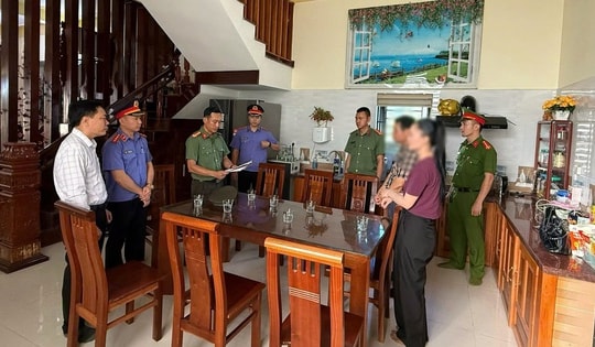 Bắt tạm giam hiệu trưởng nghi nhận hối lộ