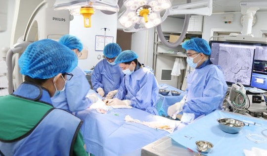 Sử dụng rượu bia nhiều năm, người đàn ông ngừng tuần hoàn 2 lần do nhồi máu cơ tim