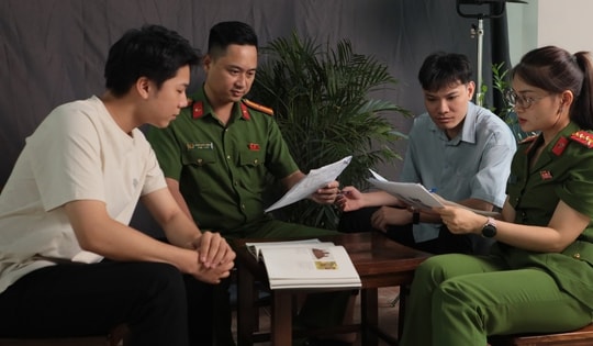 Gần dân từ không gian số:
Kỳ 1: Phía sau video triệu view của 'đạo diễn áo xanh'