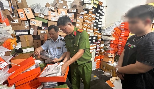 Phát hiện 2 địa điểm sản xuất, kinh doanh hàng Hermes, Gucci, Burberry... giả với số lượng đặc biệt lớn