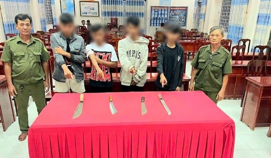 Hẹn nhau 'nói chuyện' bằng dao, nhóm thanh thiếu niên sa lưới trước giờ hỗn chiến