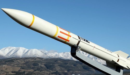 Iran lần đầu phóng tên lửa đạn đạo tấn công Israel giữa thỏa thuận ngừng bắn