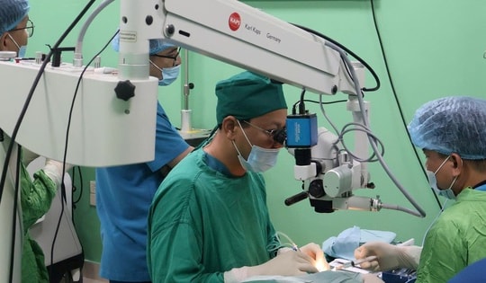 Mắt đỏ ngầu sau khi uống rượu bia, dấu hiệu cảnh báo nguy hiểm