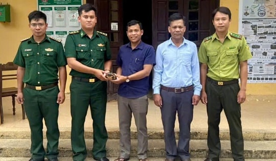 Phát hiện động vật quý hiếm, người dân ở Huế giao nộp bộ đội biên phòng