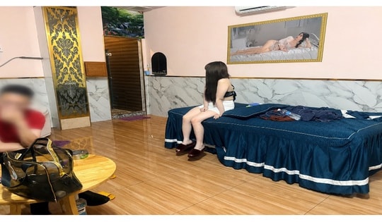 Bắt quả tang 5 cặp nam, nữ đang thực hiện hành vi mua bán dâm tại cơ sở massage