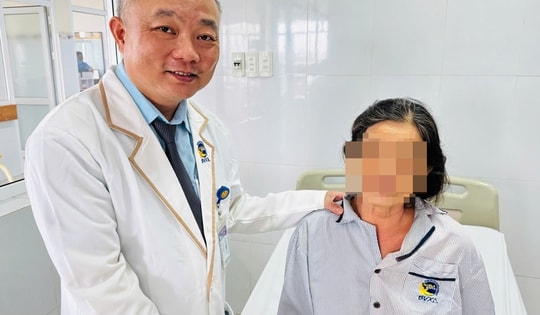 Một người bị tắc mật và viêm tụy cấp do kẹt thức ăn