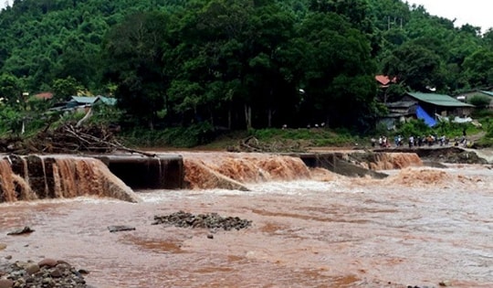 Tây Bắc Bộ có mưa rất lớn, xuất hiện nhiều điểm nguy cơ cao lũ quét và sạt lở đất