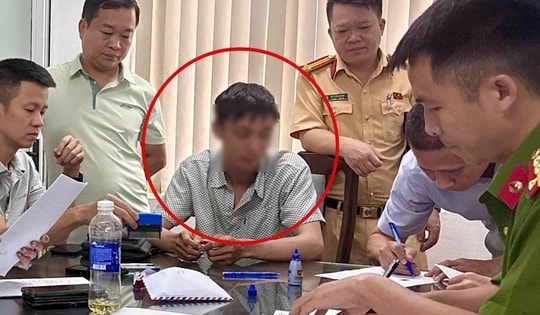 Hà Nội: Thí sinh giấu camera cúc áo, tai nghe siêu nhỏ để gian lận thi bằng lái xe