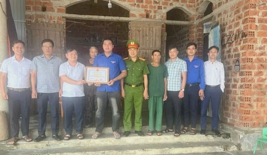 Tuyên dương thanh niên dũng cảm cứu 2 người đuối nước