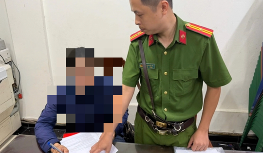 Phạt người phụ nữ bán 10 chiếc bánh rán giá 430.000 đồng cho khách nước ngoài