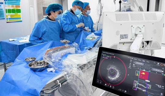Hẹp 90% động mạch vành, cụ ông vượt qua ca can thiệp khó