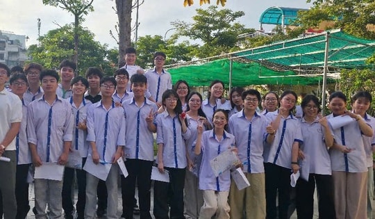 Những khoảng khắc đẹp trong ngày đầu thi tốt nghiệp THPT tại Quảng Ninh